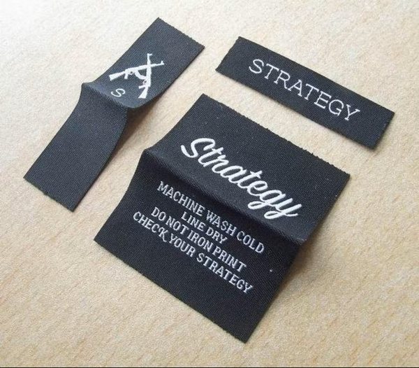 سفارش مارک و لیبل پشت یقه لباس