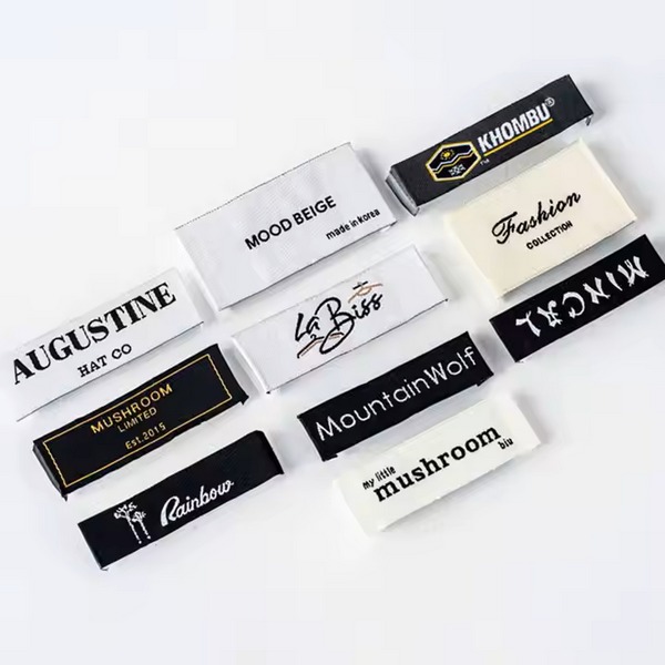 مارک پشت یقه ای لباس