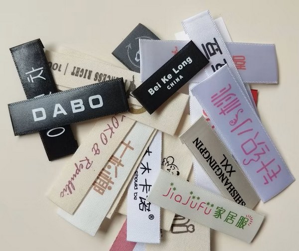 چاپ لیبل پشت یقه لباس