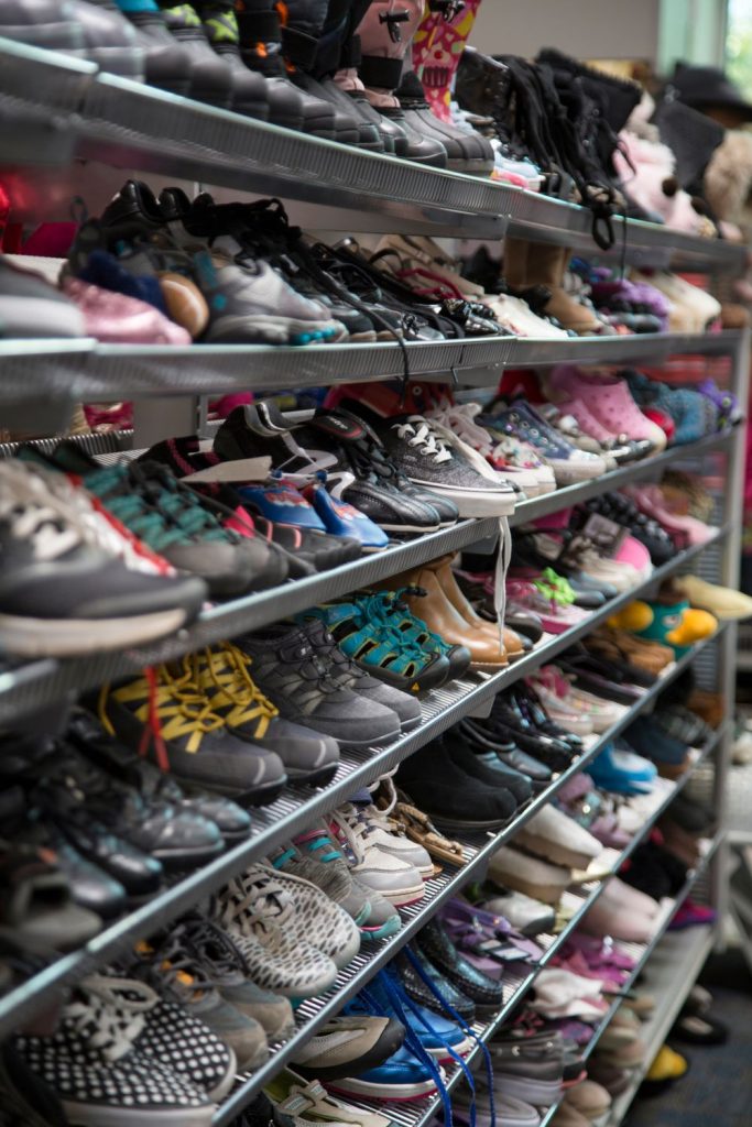 راهنمای کامل راه اندازی کارگاه تولیدی کیف و کفش – از تجهیزات و هزینه ها تا میزان حدودی درآمد